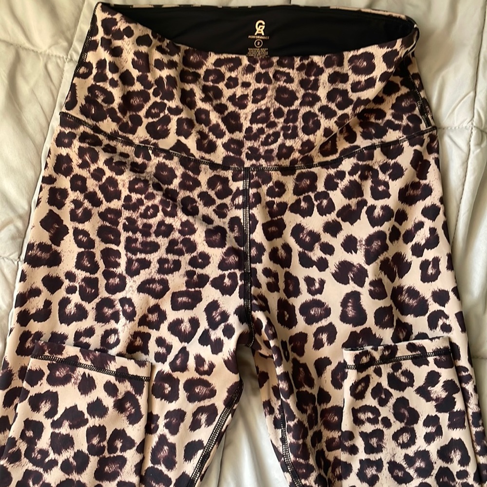 I’m selling athletic leggings